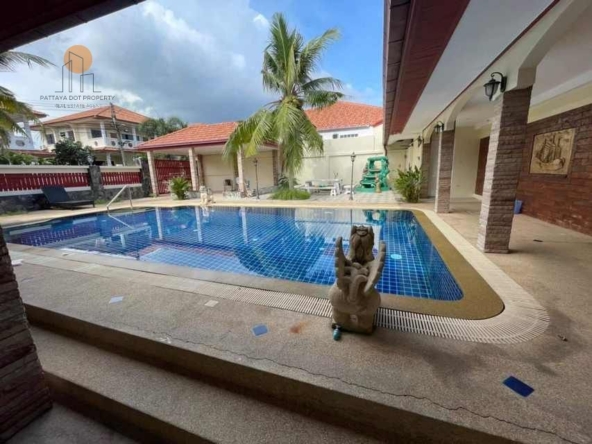 Modern Pool Villa Pattaya 4 Beds for rent
