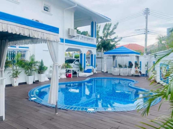 Pool Villa 4BR For Sale Pattaya Pratumnak